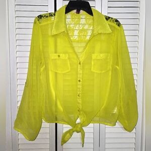 l.e.i. Women's L Sheer Tie Front Blouse